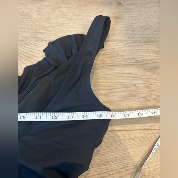 Lauren Ralph Lauren Women’s Underwire Ruffled One Piece Swimsuit Size 10 Black - Picture 7 of 10